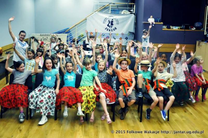 Dzieci uczestniczące w Folkowych Wakacjach