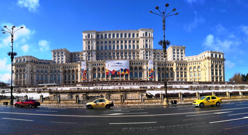 Photo by Ondrej Bocek on Unsplash, Pałac Parlamentu w Bukareszcie