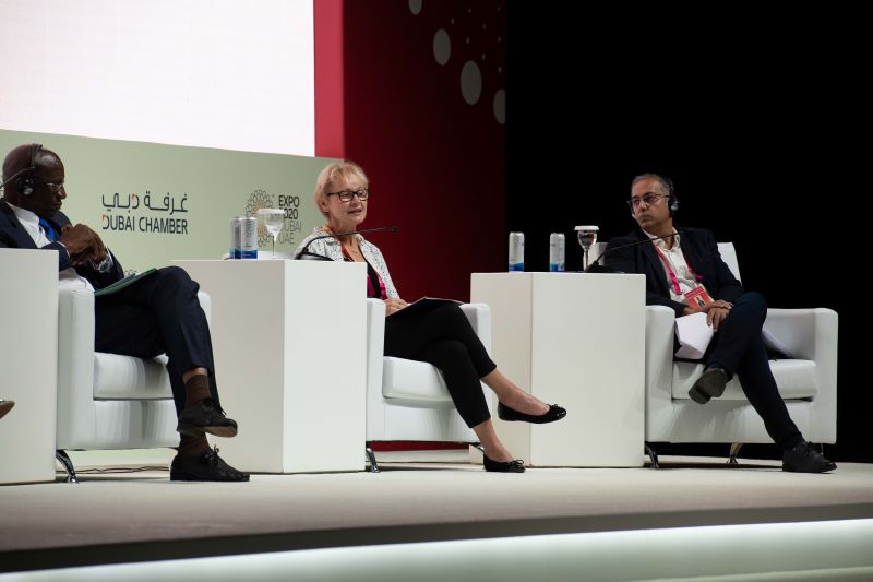 Prof. Iwona Sagan podczas panelu dyskusyjnego na EXPO w Dubaju