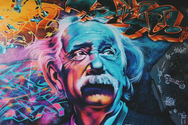 Gafiti z Albertem Einsteinem Photo by Sidney Perry on Unsplash