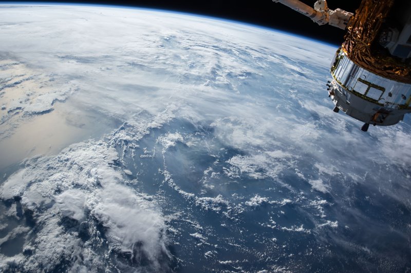 Satelita na tle Ziemi Photo by NASA on Unsplash