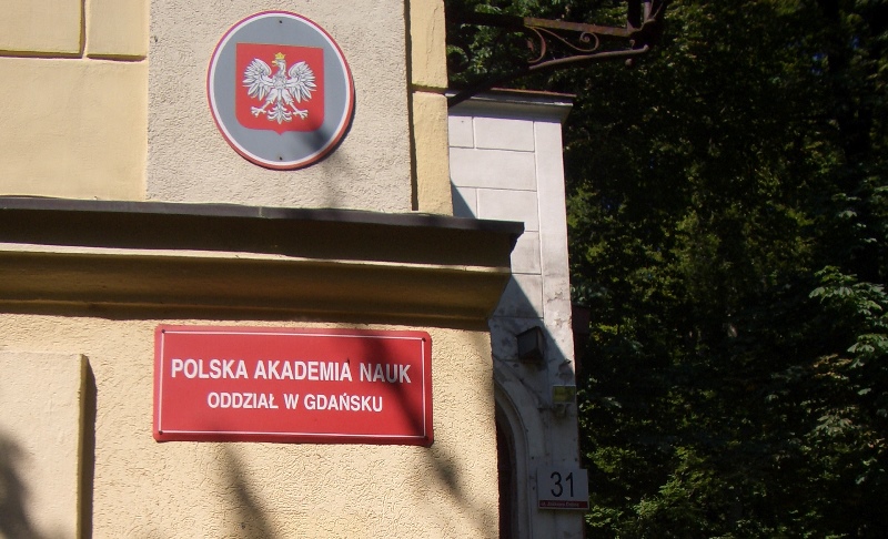 Tablica na budynku Polska Akademia Nauk oddział w Gdańsku