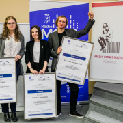 Laureaci 6 i 7 edycji kokusru Medi@stery, od lewej: Krzysztof Nadratowski, Kataryna Savranska i Karina Veltzé