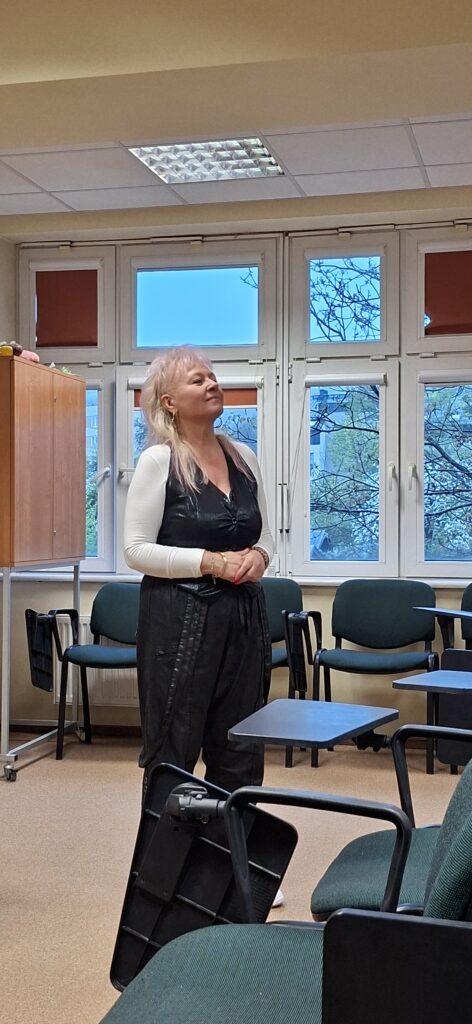 dr Anna Walencik-Topiłko